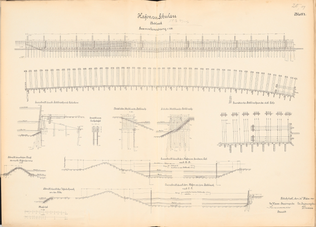 Offenes Buch mit detaillierten Zeichnungen und Texten, die ein Schienensystem zeigen, einschließlich einer Illustration der Bahnschienen.