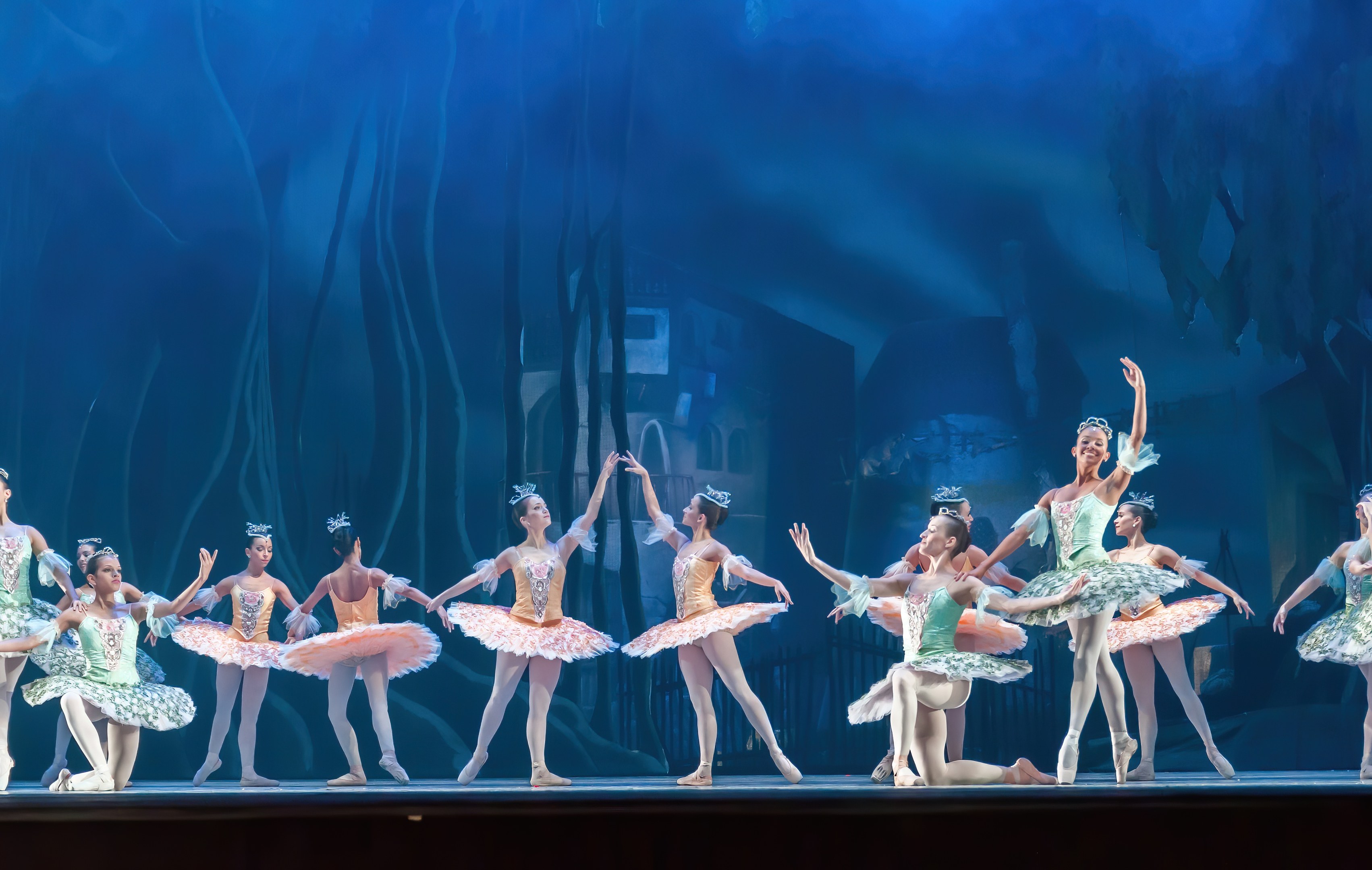 "Theater of Estrada Song" des Zentrums für Ästhetische Erziehung von Kindern der Nizhny Novgorod-Region wird vor der Vorstellung des "Nussknackers" im Nizhny Novgorod TYUZ am 1. Juni auftreten