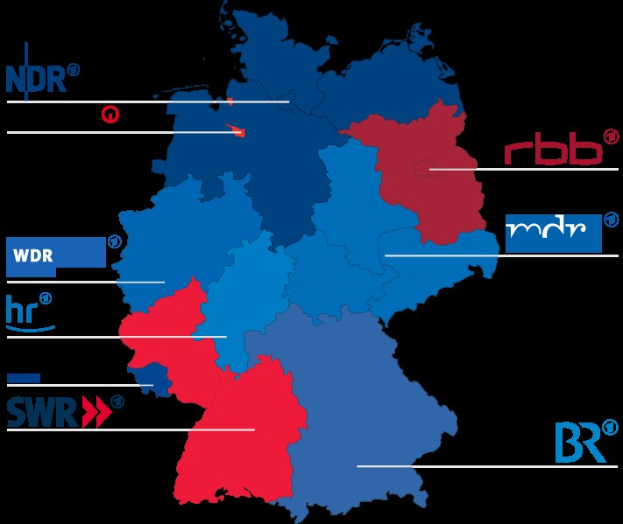 Karte von Deutschland mit den Ergebnissen der Landtagswahl 2016 nach Bundesländern, wobei die Bundesländer rot und blau markiert sind und der Text die Namen der Kandidaten und das Wahldatum angibt.