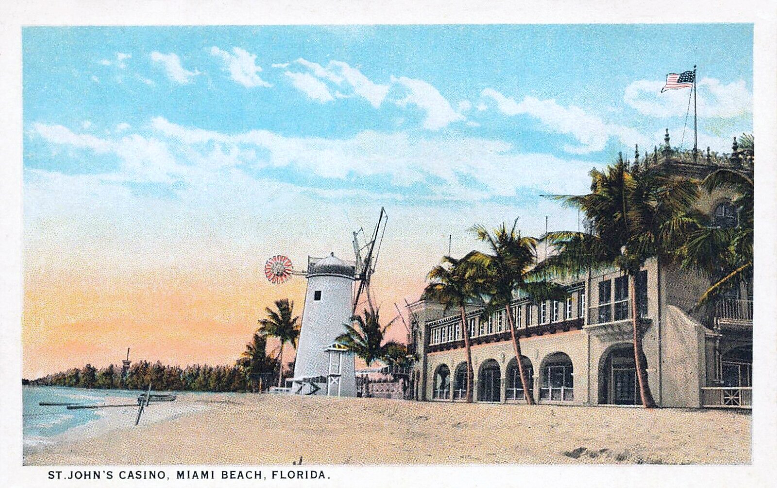 St. John's Casino in Miami Beach, Florida, mit einem Gebäude auf der rechten Seite, einem Windrad in der Mitte und Palmen im Vordergrund sowie Text unten und Himmel darüber.