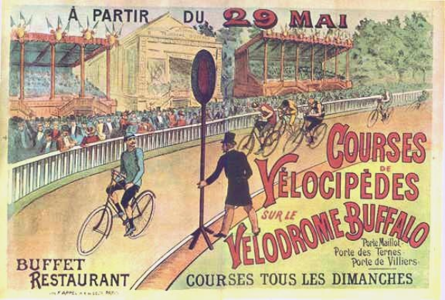 Plakat für ein Velodrom in Buffalo, New York, zeigt Radfahrer auf einer umzäunten Straße mit einem Gebäude und Bäumen im Hintergrund und Text mit Veranstaltungdetails.