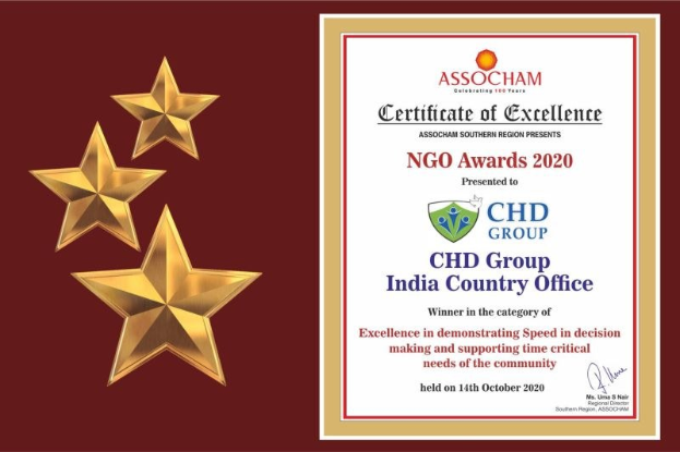 Auszeichnung für den NGO Award 2020 mit dem Text "Chd Group India Country Office" und einem Schild-Logo mit einem zentralen Stern und einem Lorbeerkranz, umgeben von drei Sternen auf der linken Seite.