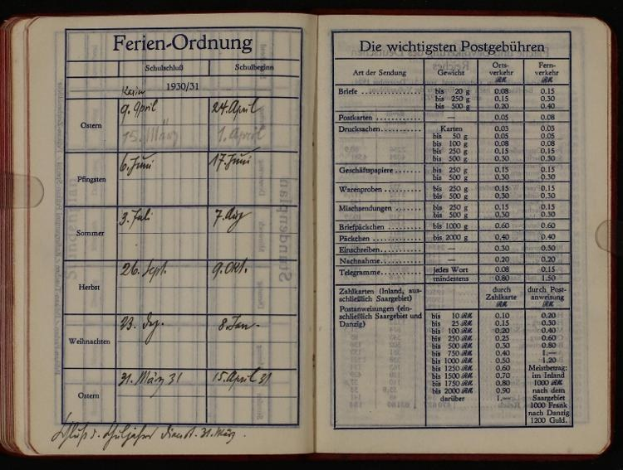 Offenes Buch mit schwarzem Hintergrund, das Text und Zahlen zeigt, identifiziert als deutscher Postaufzeichnung von 1930.