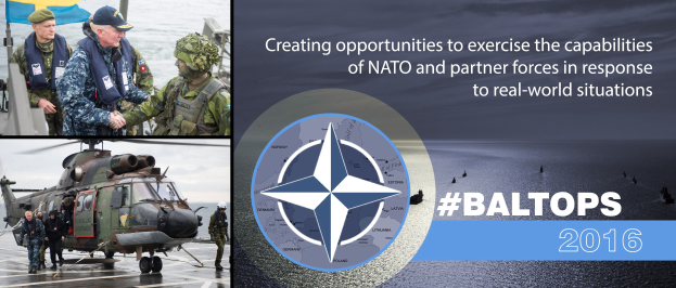 Collage aus drei Bildern: links zeigt uniformierte Personen mit einem Hubschrauber und einer Flagge, Mitte zeigt zwei Menschen, die Hände schütteln, rechts enthält Text und ein Logo; unten links zeigen zwei Personen in der Nähe des Hubschraubers, unten rechts zeigt Wasser.