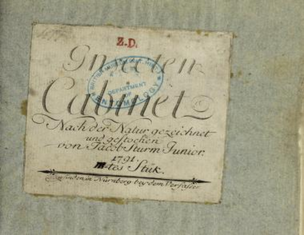 Ein altes Buch mit dem Titel "Z.D. Nürnberg, Deutschland, 1791" mit einem Stempel, der die erste Auflage anzeigt, das handgeschriebene Text auf seinen Seiten enthält.