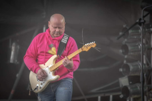 Diese Band bringt ungehinderten Glam Metal nach Braunschweig