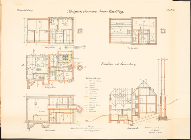 Altes Buch mit einer detaillierten architektonischen Zeichnung des ursprünglichen Plans für die Königliche Hermwerk Berlin-Baklberg, einschließlich Text und Layout-Spezifikationen.