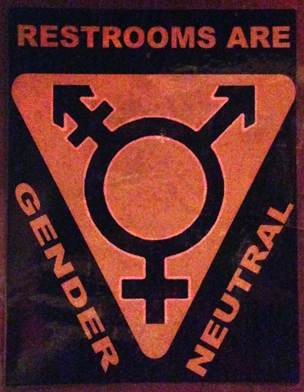 Plakat mit der Aufschrift "Toiletten sind genderneutral" betont die Geschlechtervielfalt in Toiletten.